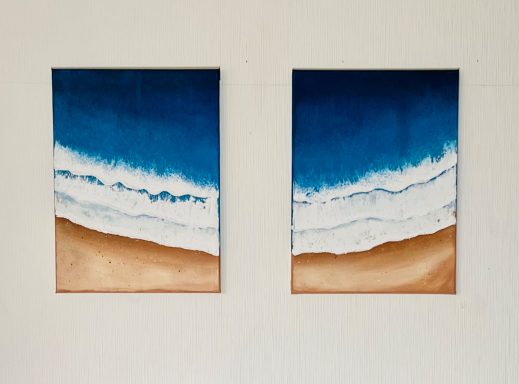 Brise Zwei Bilder eines Meeresszenarios mit blauem Wasser und Sandstrand.